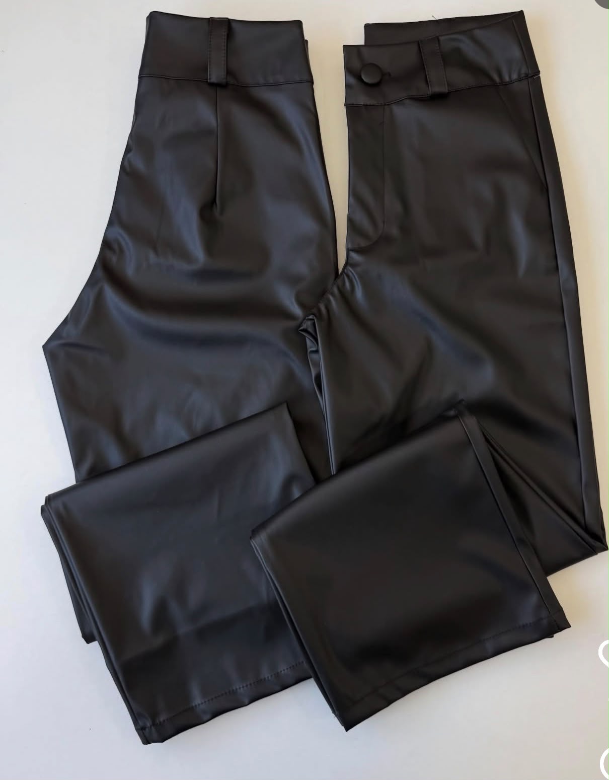 Pantalón eco cuero tipo jeans